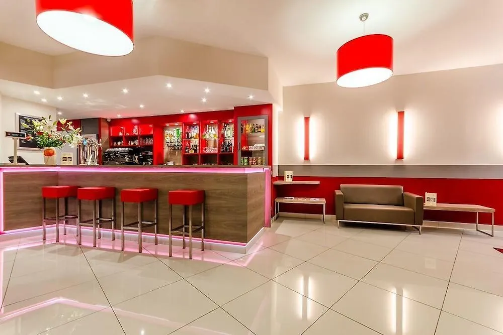 Hotel Saint Louis De France ルルド