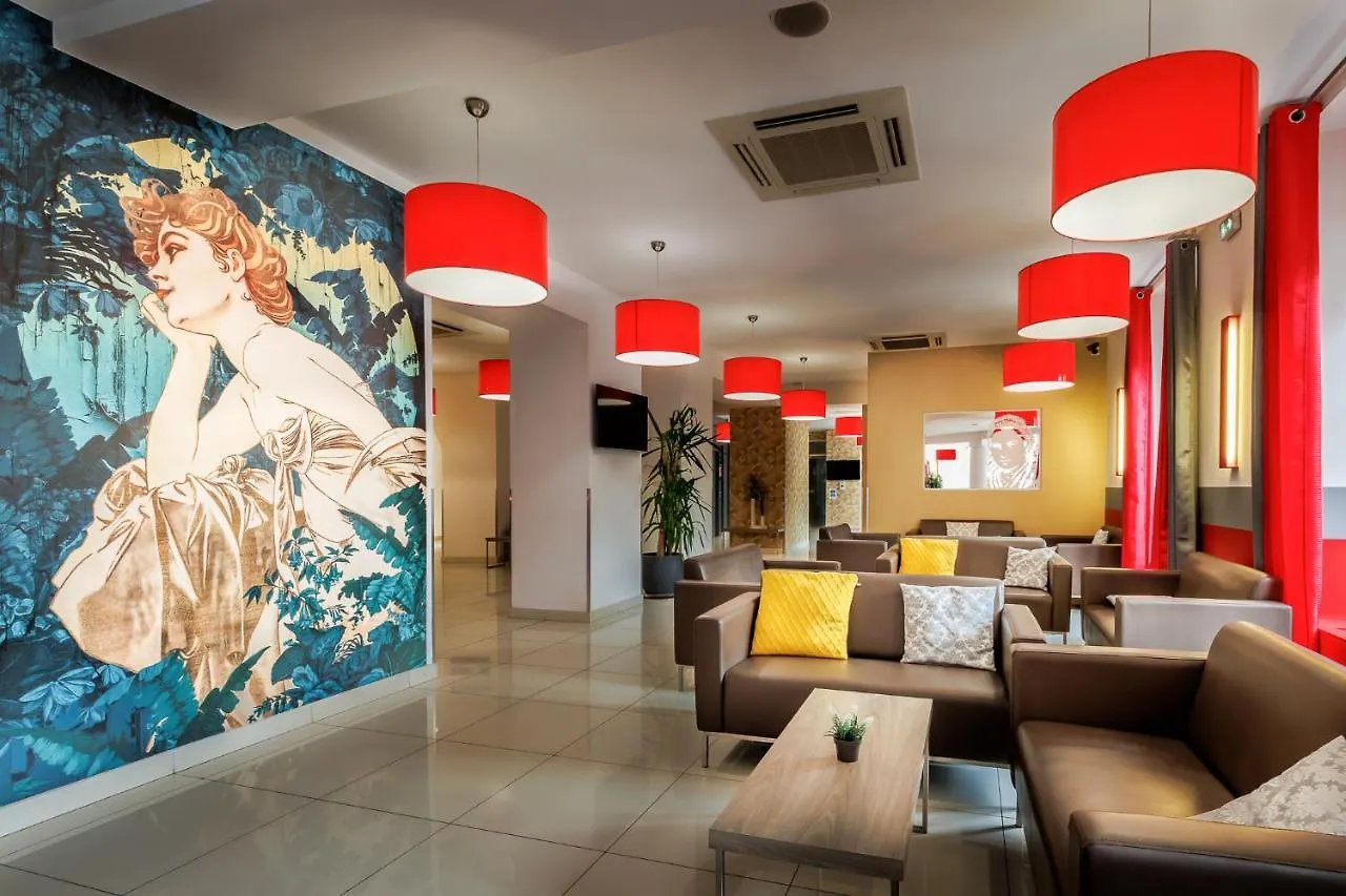 Hotel Saint Louis De France ルルド